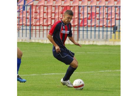 FC BIhor a reuşit să obţină un punct sâmbătă la Slatina datorită golului dat de Markuş în minutul 92. Partida s-a încheiat cu scorul de 2-2, FC Bihor fiind pe locul 4 în clasament
